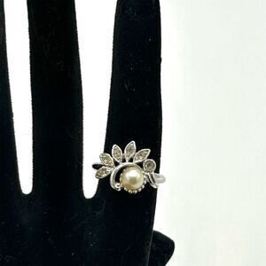 Vintage Avon Silver Tone Faux Pearl Rhinestone Size 7 Ring